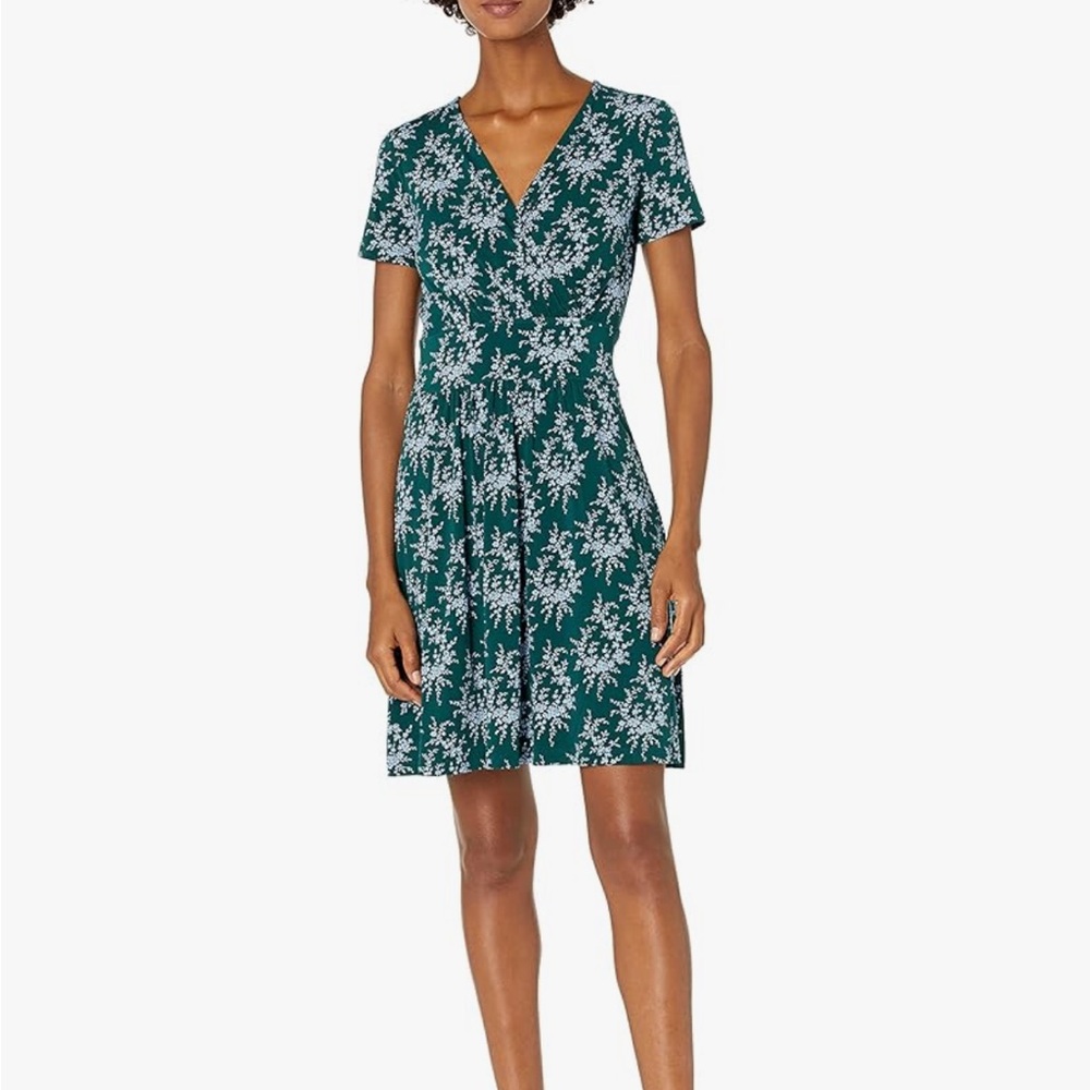 Like new! Lark & Ro Women's Short Sleeve Fixed Wrap Waistband Dress